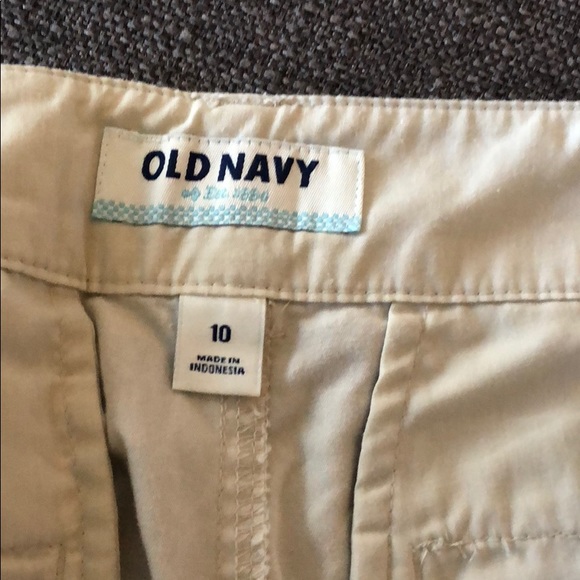 Old Navy khaki shorts - Picture 3 of 3